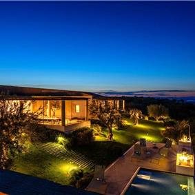 4 bedroom villa with pool near Noto, sleeps 8